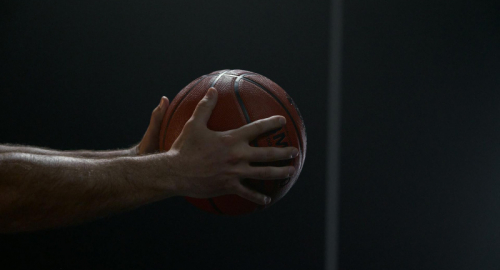 L'infinita leggenda di LeBron James: i Lakers dominano all'overtime e vedono il prossimo turno